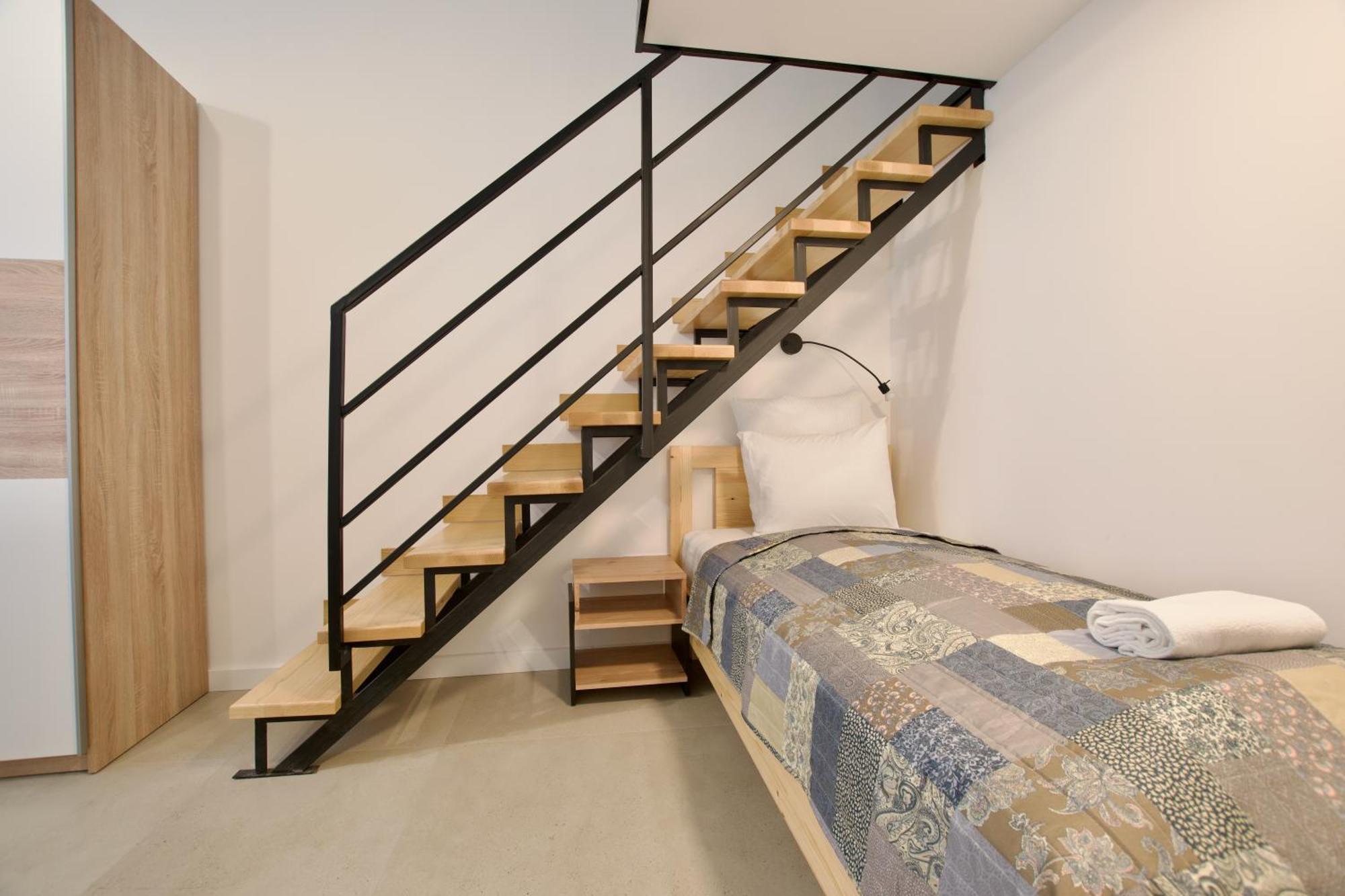 Premium By Hi5- Near New York Cafe Budapeste